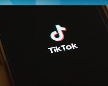 China Cautiously Welcomes "TikTok Refugees" on RedNote