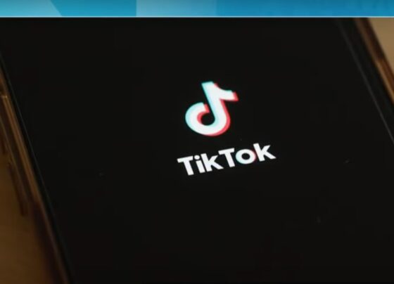 China Cautiously Welcomes "TikTok Refugees" on RedNote