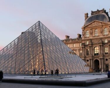 Louvre Museum Blends Haute Couture with High Antiquity